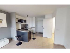 Location appartement  m² T-2 à   770 €