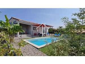 Villa récente avec piscine