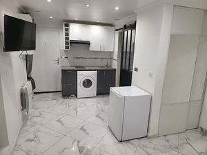 Studio de 17m2 à louer 700 EUR par mois à Puteaux bail profes