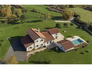 A vendre - Élégante maison de caractère rénovée à Montbrison