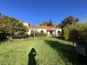 Maison familiale avec piscine sur grand terrain au calme