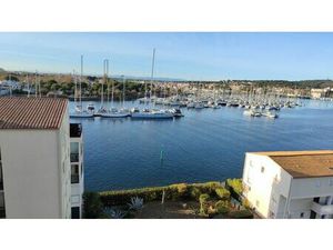 LE CAP D'AGDE: Île des pêcheurs: T2/mezzanine Vue port et mer  ascenseur et Piscine
