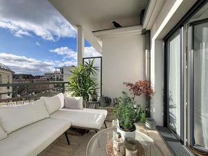 L'Élégance Contemporaine avec Balcon et Double Parking