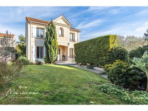 Maison de 170m2 au calme et en parfait état avec parkings  t