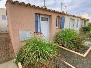 *** VILLA STUDIO CABINE MEUBLEE * TERRASSE * PISCINE * PLACE DE PARKING ***