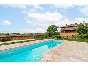 Propriété d'Exception en pierres Dorées avec Gîtes  Chambres d'Hôtes et Vignes