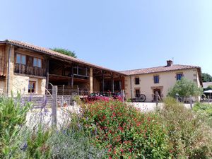Grande Maison de Campagne Restaurée avec Gîte  Piscine et Supe