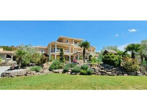 Propriété d’exception avec piscine et vue panoramique type 6