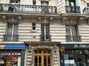 Studio meublé rue du Hameau 75015 Paris 607.00