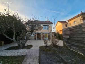 Maison 6 pièces  150 m2 et 800 m2 de terrain dans le quartier Conflans fin d’Oise  à 4 min