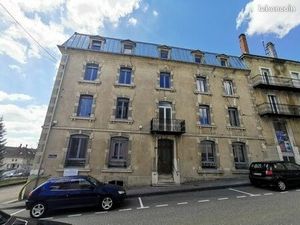 Très beau T2 dans immeuble sécurisé rénové récemment - Proche centre ville avec parking pr