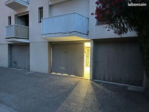 Garage/Box 25 m² + Place de parking – Eau & Électricité – Résidence sécurisée