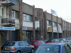 A LOUER : AU PIED de la GARE DE SARTROUVILLE ; LIBRE dès JANVIER chaque LUNDI