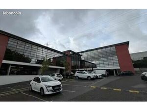 À louer : grand bureau lumineux de 154 m² à Marseille – un espace qui inspire et donne de 