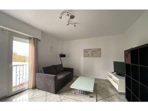 Location appartement  58.27 m² T-3 à La Rochelle  765 €