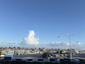 PREMIERE LIGNE DU PORT GRAND APPARTEMENT AVEC CELLIER ET PAR