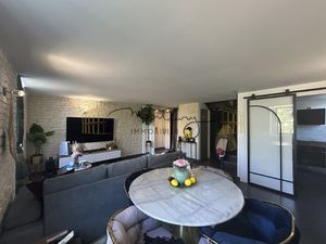 UCHAUD P3 EN DUPLEX ENTIEREMENT RENOVE