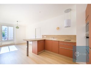 LYON 6 / RUE VAUBAN / T2 ENTIEREMENT RENOVE
