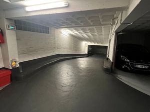 RUE MOLITOR - BOX A LOUER