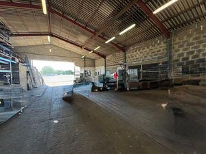 SECTEUR PONS - LOCAL D'ACTIVITE 775 m²
