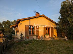 Maison de plain pied à rénover sur les coteaux de Saint Amarans Haut