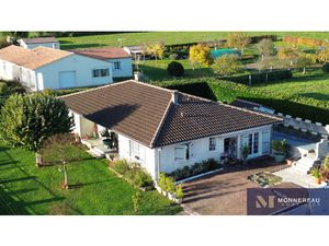 PLAIN-PIED A BARBEZIEUX PROCHE SERVICES