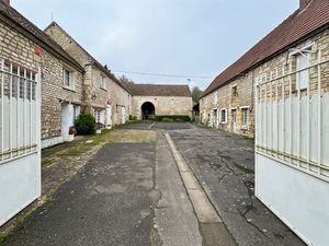 Corps de ferme Cires Les Mello 10 pièces 239 m2
