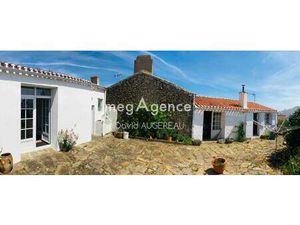 Centre de Saint Sauveur  charme et authenticité pour cet ensemble immoblier