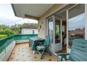 Spacieuse Maison avec Jardin et Piscine à Tassin