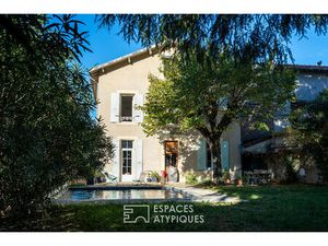 Maison bourgeoise années 30 avec jardin arboré et piscine