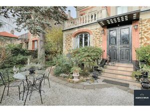 PROPRIETE au coeur de LA VARENNE SAINT HILAIRE