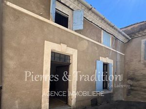 Castellet en Luberon  maison de village à rénover