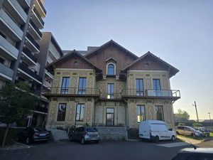 Bâtisse neuve atypique à aménager – Idéal bureaux  résidence étudiante ou seniors – Lormon