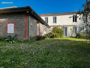 Maison avec jardin et garage
