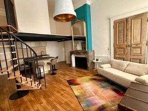 Atypique  lumineux et central