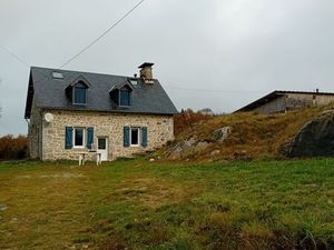 Location maison en pierres  terrain avec garage