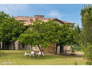 Aile de manoir à. Louer