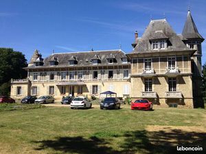 APPARTEMENT MEUBLE F2 45 M2 AU CHÂTEAU + TERRASSE PRIVATIVE DE 40 M2+ JARDIN DE 10000M2+ P