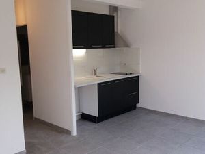 Appartement  Séjour  coin chambre  coin cuisine  Parking privé  grands espaces verts  Gard