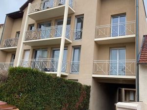 Dans petite copropriété  appartement dans zone pavillonnaire calme  lumineux