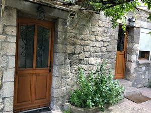 St Maximin  Maison de village proche centre ville et toutes commodités (école et commerces