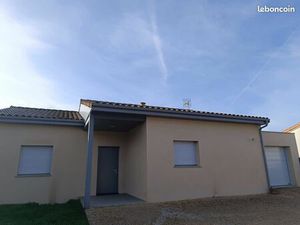 Maison T3 avec terrasse et garage à l'isle jourdain 32600. Loyer mesuel 935 charges compri