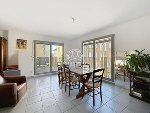 CENTRE-VILLE - T4 AVEC BALCON  TERRASSE ET GARAGE