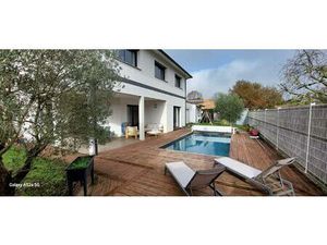 Bien située dans un quartier calme et résidentiel