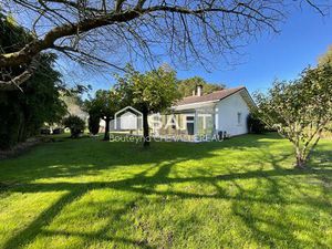 Maison plain-pied avec 2 chambres et garage sur parcelle de 5215m2