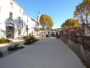 MAISON AVEC GARAGE AU CENTRE