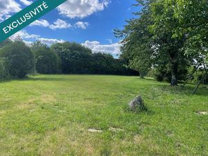 Terrain à bâtir de 690m2 à Villegouge