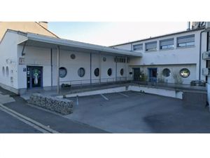 LOCAL PROFESSIONNEL A VENDRE A MILLAU - 260 m2 + 60 m2 - cen