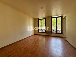 Calais IMMEUBLE - Une surface commerciale - Un T2 - Un T3