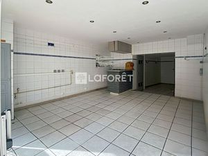 Immeuble d'environ 92 m² - local commercial avec habitation 1 chambre - CALAIS